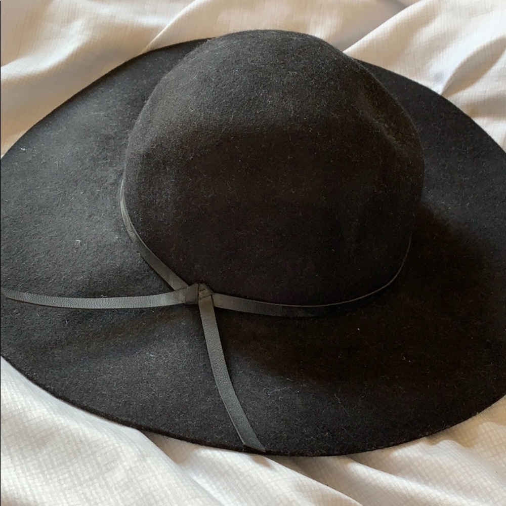 floppy hat (no tags but never worn)